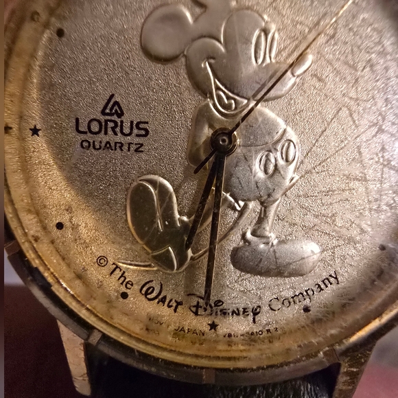Vintage Mickey Mouse Retired Watch for Women/Men Rare 90 Small 25mm Lorus Gold